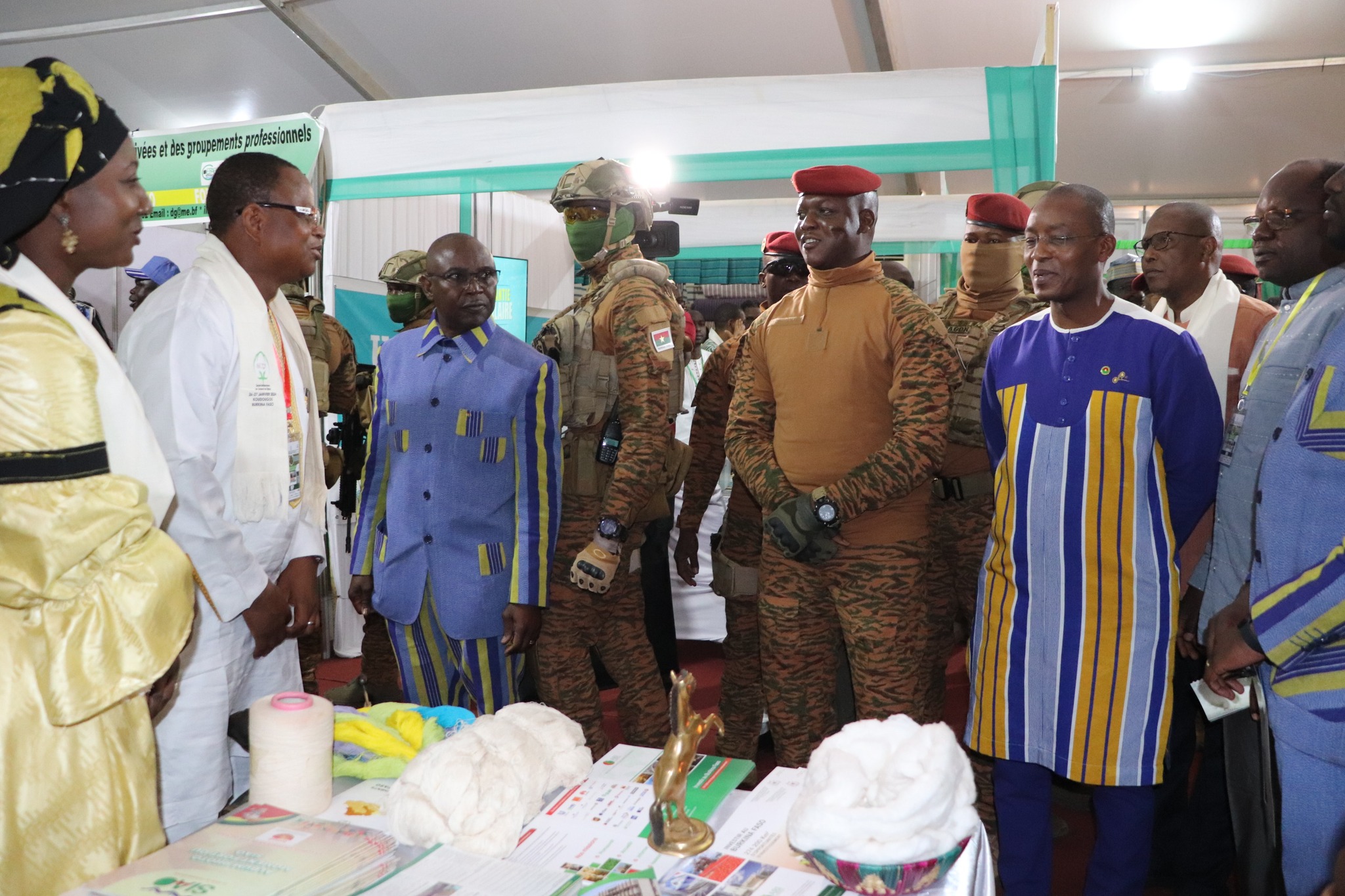 SICOT 2024 : le Chef de l’Etat visite le stand institutionnel du Burkina Faso